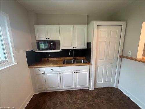 277 Central Avenue, Fort Erie, ON - Indoor Photo Showing Kitchen With Double Sink