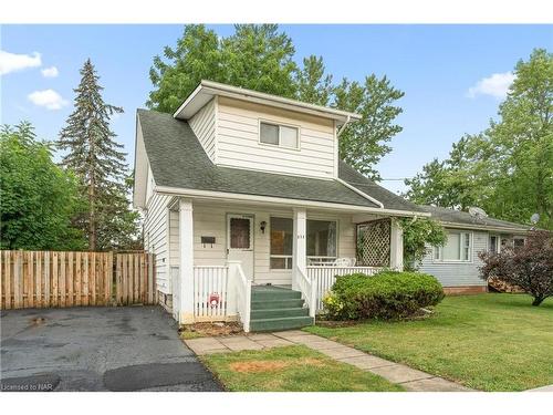 273 Dufferin Street, Fort Erie, ON - Outdoor With Deck Patio Veranda With Facade