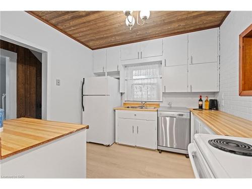 273 Dufferin Street, Fort Erie, ON - Indoor Photo Showing Kitchen With Double Sink