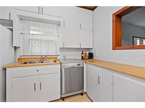 273 Dufferin Street, Fort Erie, ON - Indoor Photo Showing Kitchen With Double Sink