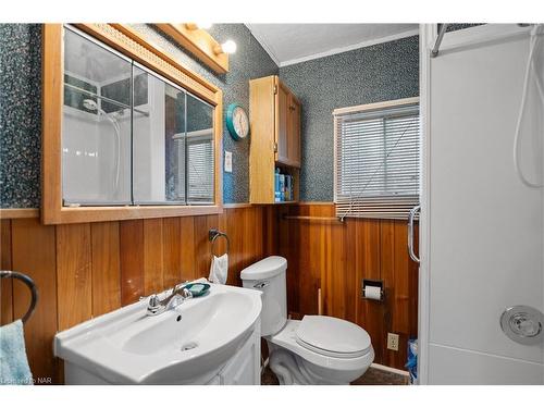 273 Dufferin Street, Fort Erie, ON - Indoor Photo Showing Bathroom