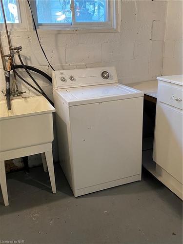 273 Dufferin Street, Fort Erie, ON - Indoor Photo Showing Laundry Room