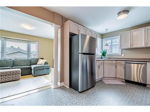 5 Mcbride Drive, St. Catharines, ON - Indoor Photo Showing Kitchen