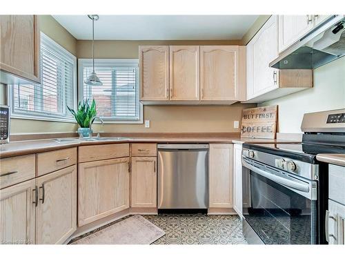5 Mcbride Drive, St. Catharines, ON - Indoor Photo Showing Kitchen