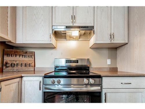 5 Mcbride Drive, St. Catharines, ON - Indoor Photo Showing Kitchen