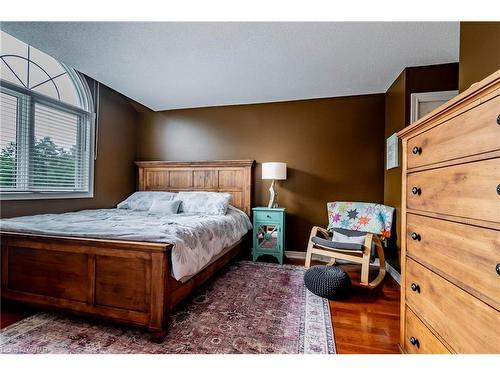 5 Mcbride Drive, St. Catharines, ON - Indoor Photo Showing Bedroom
