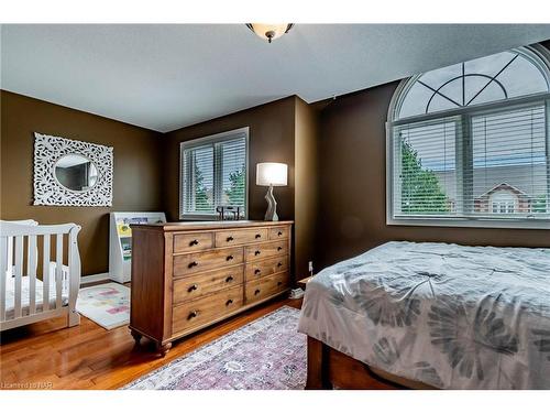 5 Mcbride Drive, St. Catharines, ON - Indoor Photo Showing Bedroom