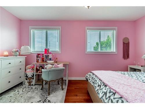 5 Mcbride Drive, St. Catharines, ON - Indoor Photo Showing Bedroom