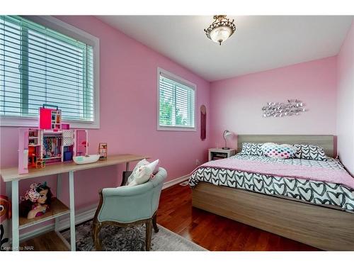 5 Mcbride Drive, St. Catharines, ON - Indoor Photo Showing Bedroom