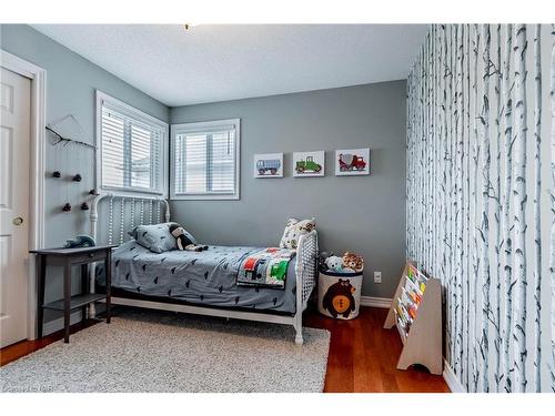 5 Mcbride Drive, St. Catharines, ON - Indoor Photo Showing Bedroom