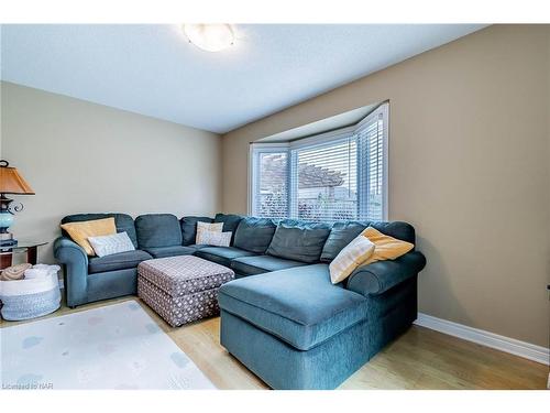 5 Mcbride Drive, St. Catharines, ON - Indoor Photo Showing Living Room