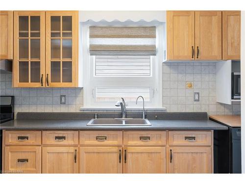 6 Cliff Road, St. Catharines, ON - Indoor Photo Showing Kitchen With Double Sink