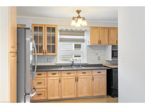 6 Cliff Road, St. Catharines, ON - Indoor Photo Showing Kitchen With Double Sink