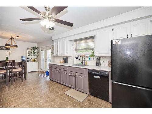 7181 Adams Avenue, Niagara Falls, ON - Indoor Photo Showing Kitchen