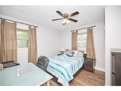 7181 Adams Avenue, Niagara Falls, ON - Indoor Photo Showing Bedroom