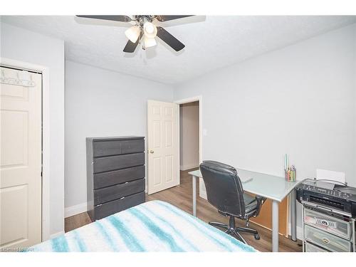 7181 Adams Avenue, Niagara Falls, ON - Indoor Photo Showing Bedroom