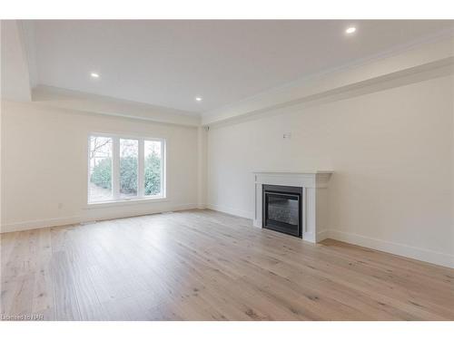 2-2727 Prince William Street, Jordan Station, ON - Indoor Photo Showing Living Room With Fireplace