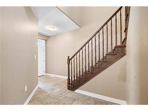 2 Sparkle Drive, Thorold, ON - Indoor Photo Showing Other Room