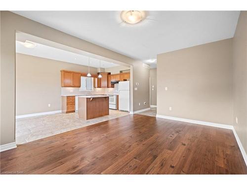 2 Sparkle Drive, Thorold, ON - Indoor Photo Showing Kitchen