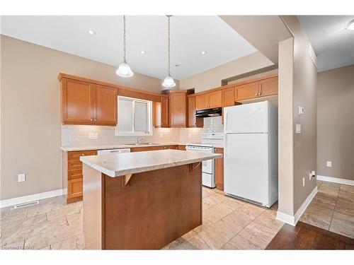 2 Sparkle Drive, Thorold, ON - Indoor Photo Showing Kitchen