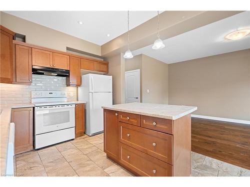 2 Sparkle Drive, Thorold, ON - Indoor Photo Showing Kitchen