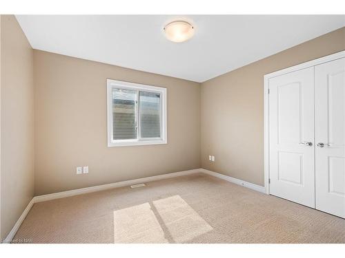 2 Sparkle Drive, Thorold, ON - Indoor Photo Showing Other Room