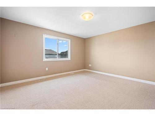 2 Sparkle Drive, Thorold, ON - Indoor Photo Showing Other Room