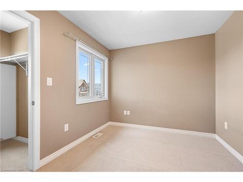 2 Sparkle Drive, Thorold, ON - Indoor Photo Showing Other Room