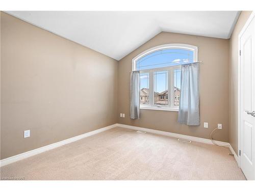 2 Sparkle Drive, Thorold, ON - Indoor Photo Showing Other Room