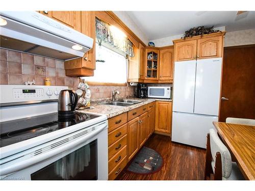 77 Sherman Drive, St. Catharines, ON - Indoor Photo Showing Kitchen With Double Sink