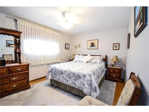 77 Sherman Drive, St. Catharines, ON - Indoor Photo Showing Bedroom