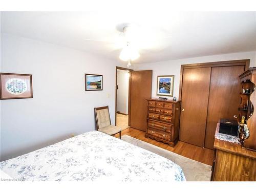 77 Sherman Drive, St. Catharines, ON - Indoor Photo Showing Bedroom