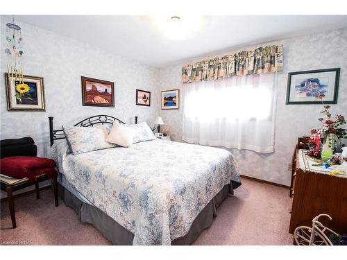 77 Sherman Drive, St. Catharines, ON - Indoor Photo Showing Bedroom