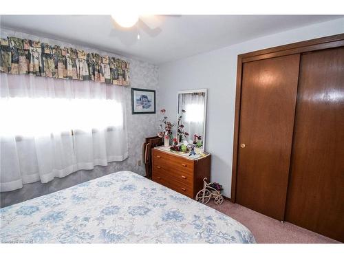 77 Sherman Drive, St. Catharines, ON - Indoor Photo Showing Bedroom