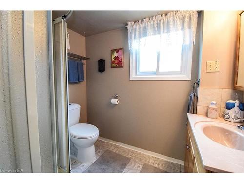 77 Sherman Drive, St. Catharines, ON - Indoor Photo Showing Bathroom