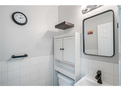 4-67 Hagey Avenue, Fort Erie, ON - Indoor Photo Showing Bathroom