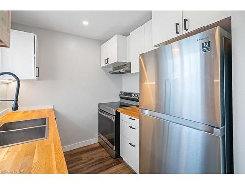 4-67 Hagey Avenue, Fort Erie, ON - Indoor Photo Showing Kitchen With Double Sink