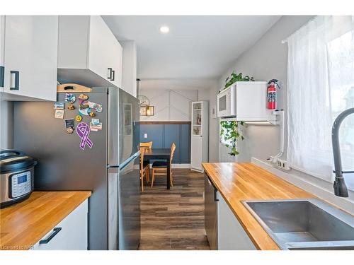 4-67 Hagey Avenue, Fort Erie, ON - Indoor Photo Showing Kitchen