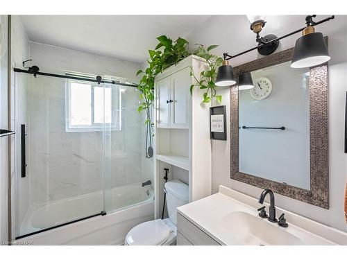 4-67 Hagey Avenue, Fort Erie, ON - Indoor Photo Showing Bathroom