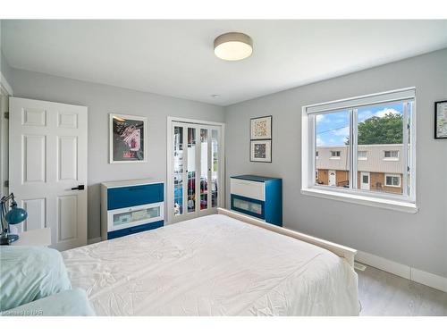 4-67 Hagey Avenue, Fort Erie, ON - Indoor Photo Showing Bedroom