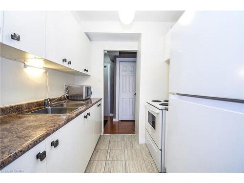 908-359 Geneva Street, St. Catharines, ON - Indoor Photo Showing Kitchen With Double Sink