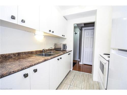 908-359 Geneva Street, St. Catharines, ON - Indoor Photo Showing Kitchen With Double Sink