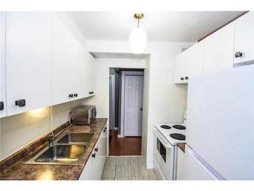 908-359 Geneva Street, St. Catharines, ON - Indoor Photo Showing Kitchen With Double Sink