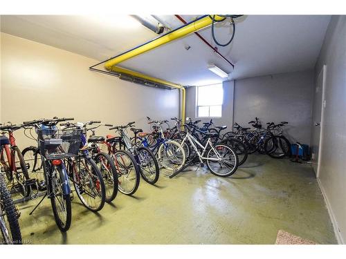 908-359 Geneva Street, St. Catharines, ON - Indoor Photo Showing Garage