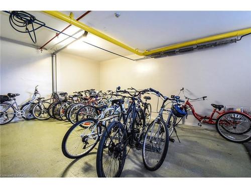 908-359 Geneva Street, St. Catharines, ON - Indoor Photo Showing Garage