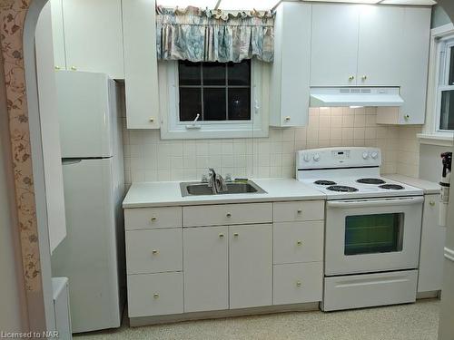 30 First Street, Welland, ON - Indoor Photo Showing Kitchen