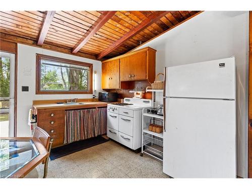 11111 Fletcher Avenue, Wainfleet, ON - Indoor Photo Showing Kitchen