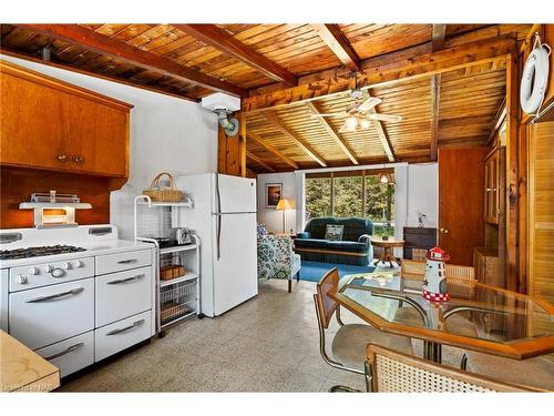 11111 Fletcher Avenue, Wainfleet, ON - Indoor Photo Showing Kitchen