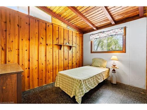 11111 Fletcher Avenue, Wainfleet, ON - Indoor Photo Showing Bedroom