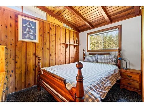 11111 Fletcher Avenue, Wainfleet, ON - Indoor Photo Showing Bedroom